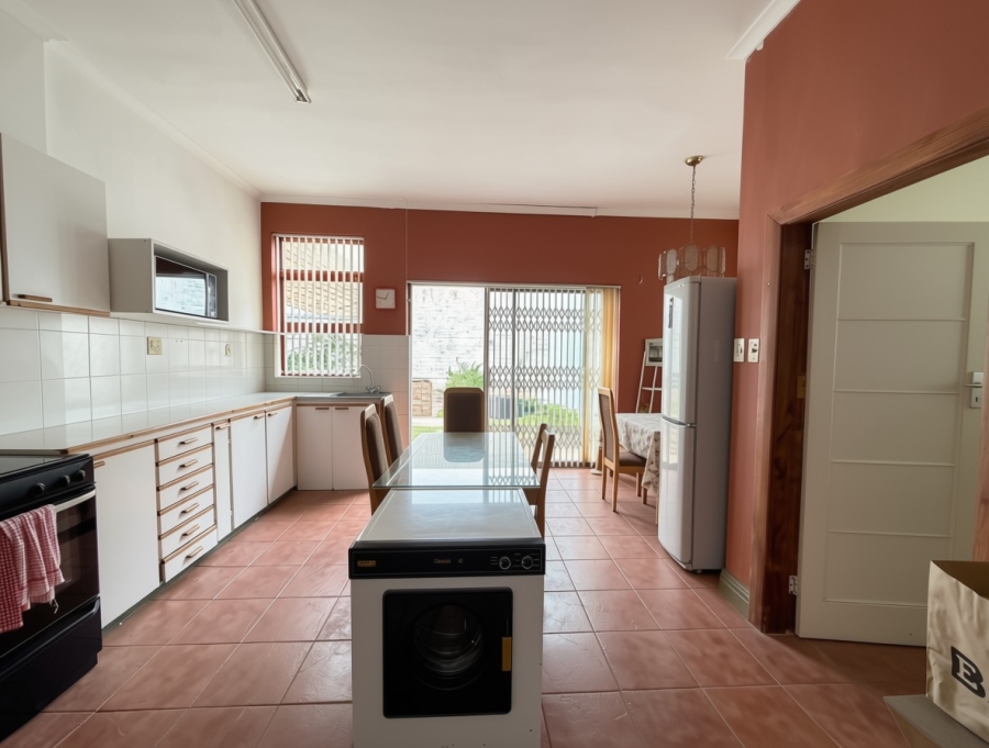 2 Bedroom Property for Sale in Vredehoek Western Cape